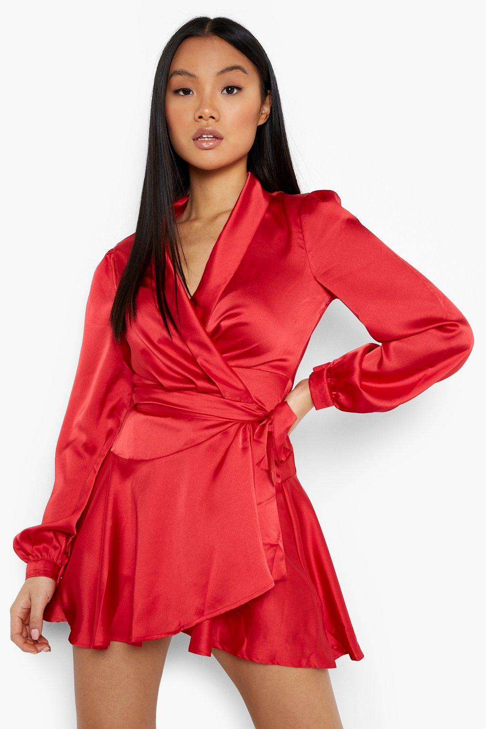 Boohoo Petite Satijnen Mini Wikkel Skater Jurk, Red