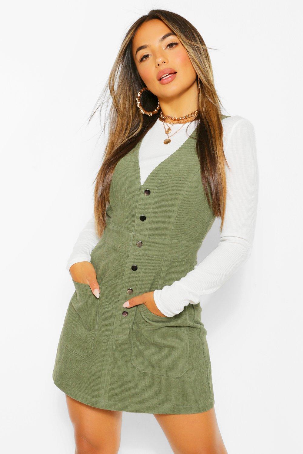Boohoo Petite Pinafore Jurk Met V-Hals En Knopen, Khaki