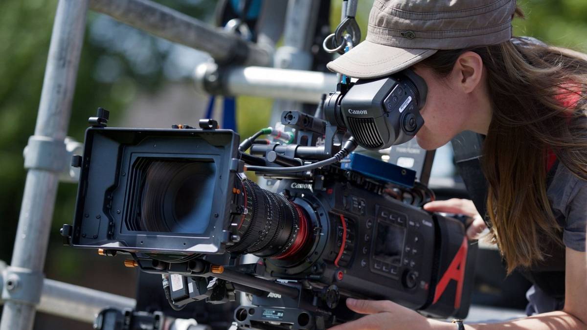 Professional Full HD viewfinder