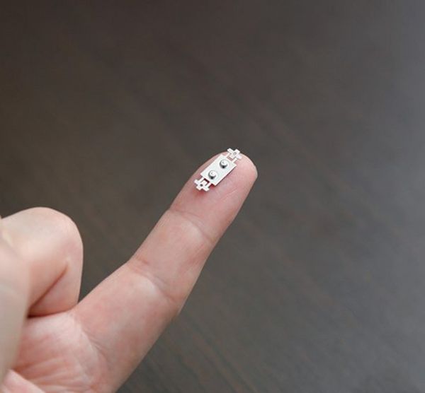 Nano USM on finger