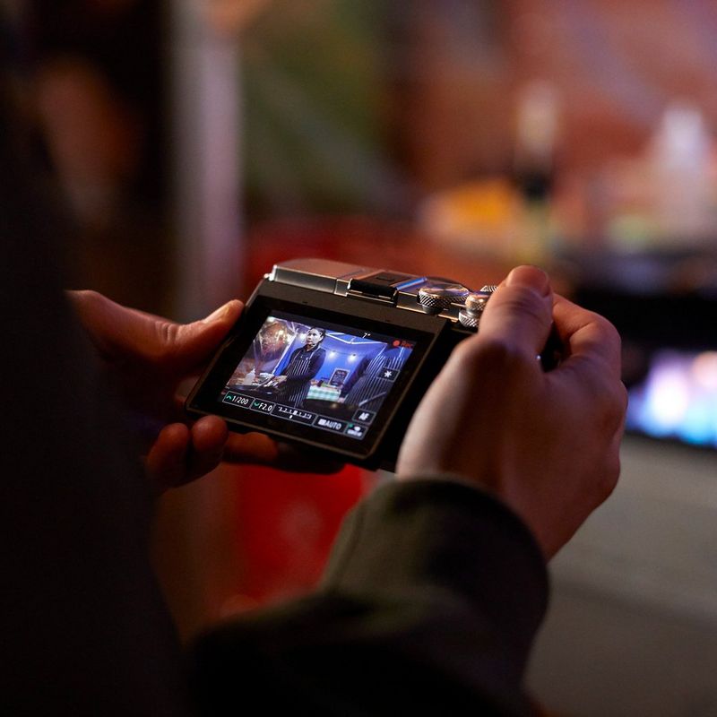 Canon EOS M6 Silver + EF-M 18-150mm IS STM Lens Black Shooting a Video at a Food Stall