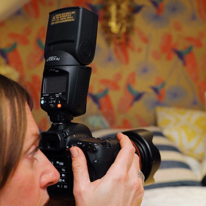 Canon Speedlite 470EX-AI Flash Product on camera kept on a desk