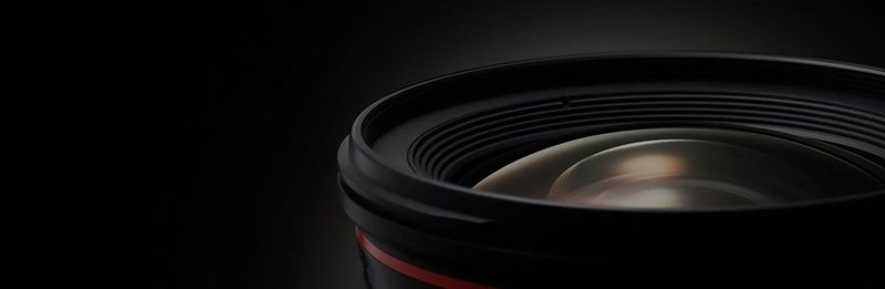 Close of up of Canon lens