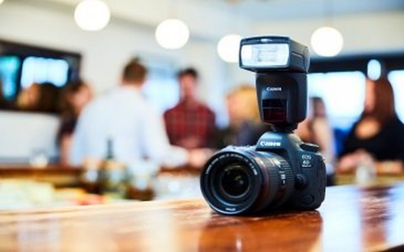 The world’s first flash equipped with AI Bounce – the Canon Speedlite 470EX-AI creates unrivalled illumination