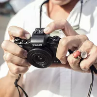 Canon PowerShot G1 X Mark III Man holding the camera