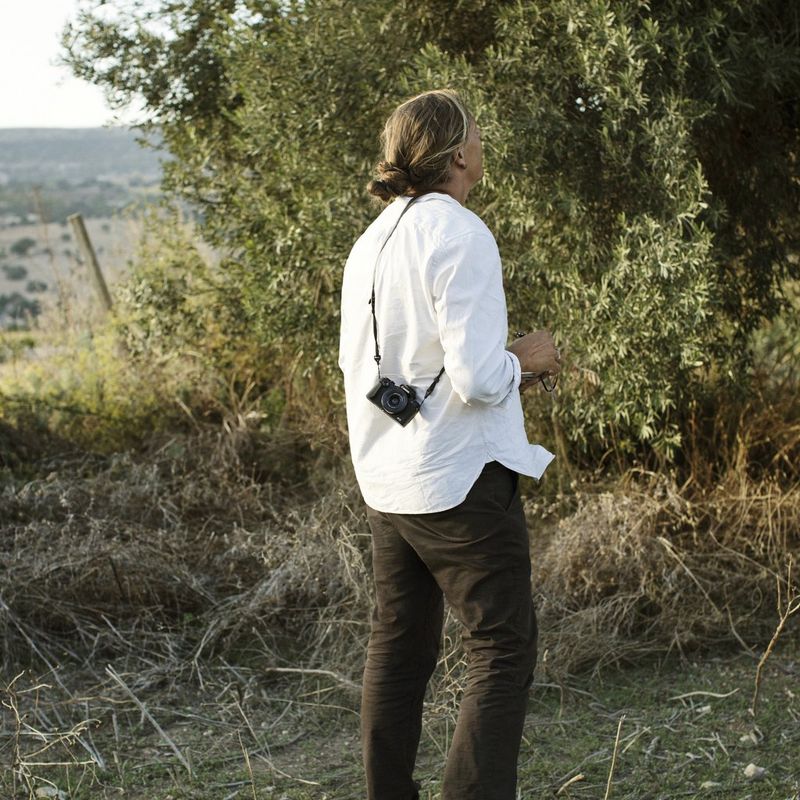 Canon PowerShot G1 X Mark III appareil photo fixé à sa sangle