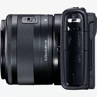 Canon EOS M100 negra + objetivo EF-M 15-45mm f/3.5-6.3 IS STM negro Producto Vista izquierda