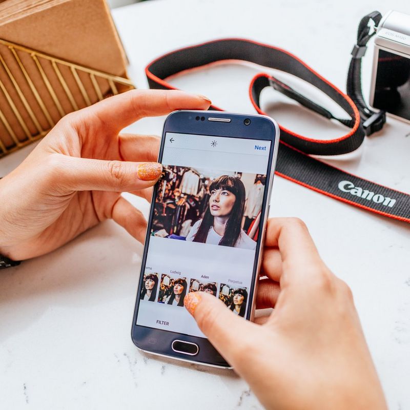 Canon EOS M100 White + EF-M 15-45mm f/3.5-6.3 IS STM Lens Silver Image Editing on a Smartphone