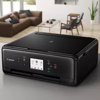 Canon PIXMA TS6150 - Noir Sur une table, dans une maison