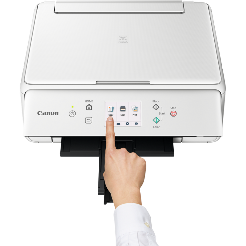 Canon PIXMA TS6151 - White Produkt Vy framifrån med en person som använder skrivaren