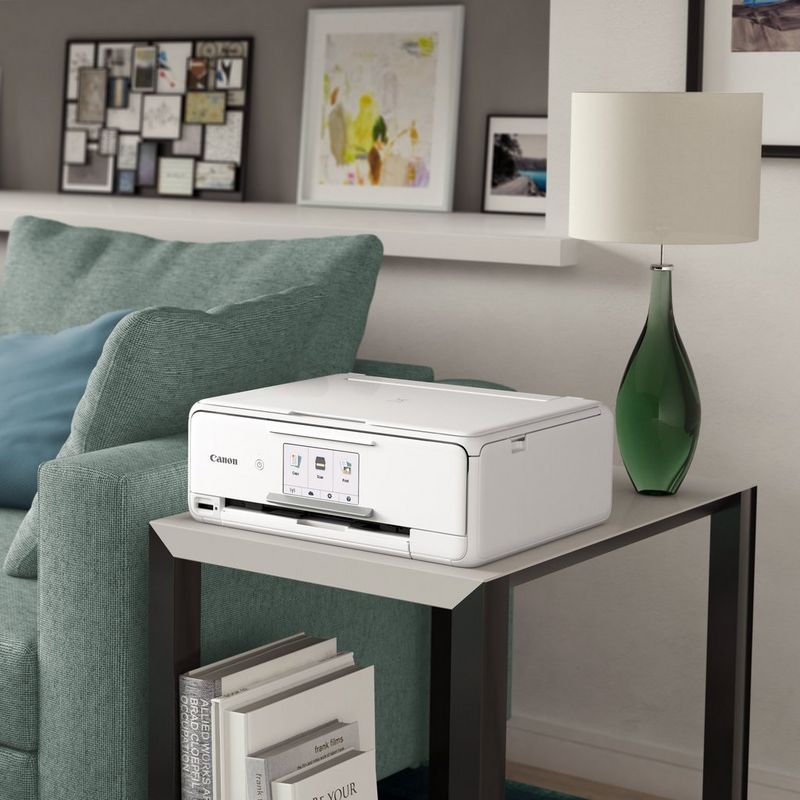 Canon PIXMA TS8151 - White  På et bord