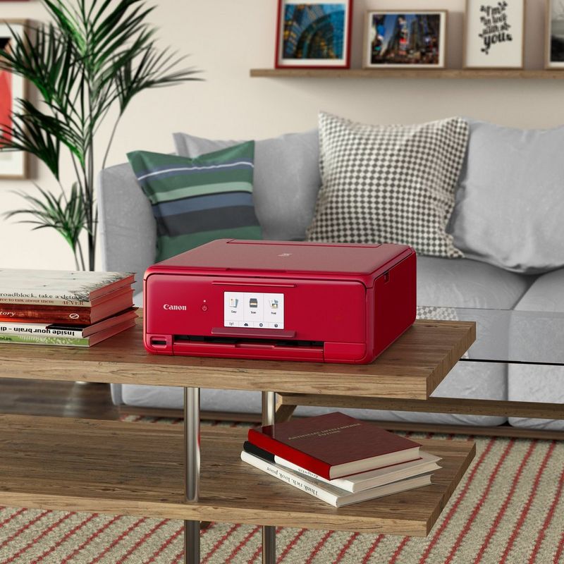 Canon PIXMA TS8152 – czerwona Na stole w korytarzu