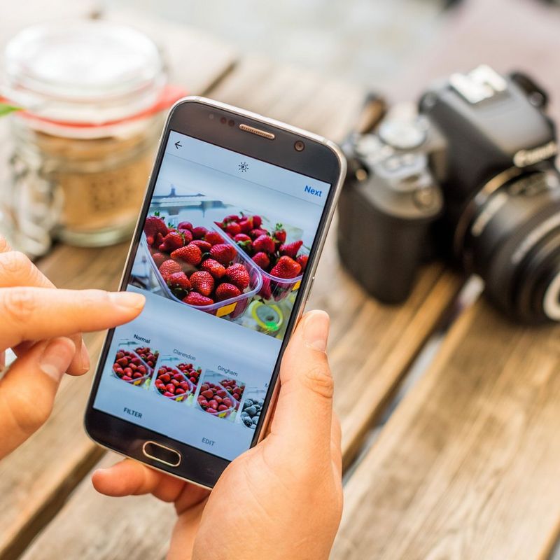 Canon EOS 200D Black + EF-S 18-55mm f/3.5-5.6 III Lens Using Canon Camera App