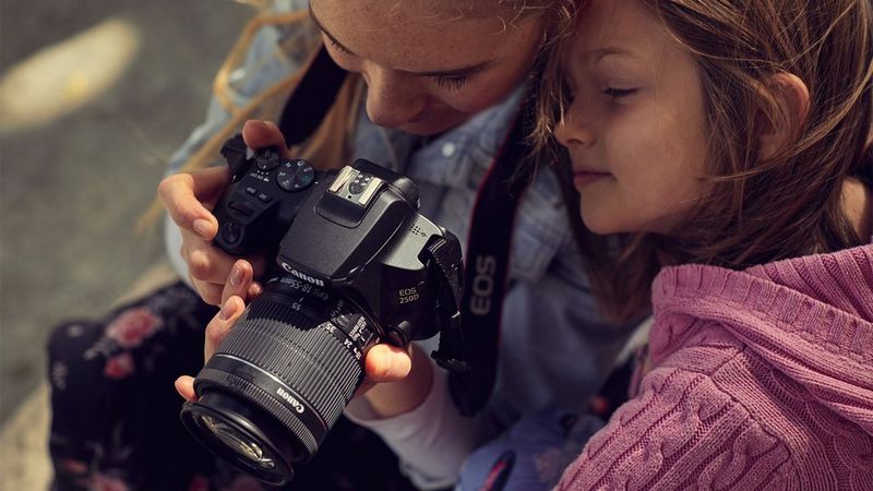 Family photography tips with Canon EOS 250D - Canon Europe