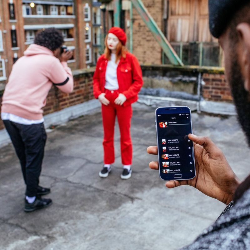 Canon EOS M50 White + EF-M 15-45mm IS STM Lens Silver Sharing the Image from a Smartphone Immeadiately