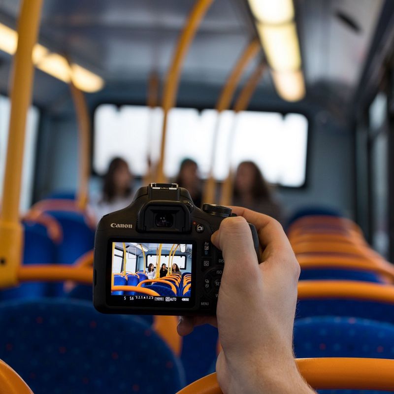 Canon EOS 2000D + obiektyw EF-S 18-135mm Produkt Widok z góry