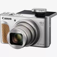 Canon PowerShot SX740 HS – Silber Produkt Vorderansicht mit ausgeklapptem Blitz