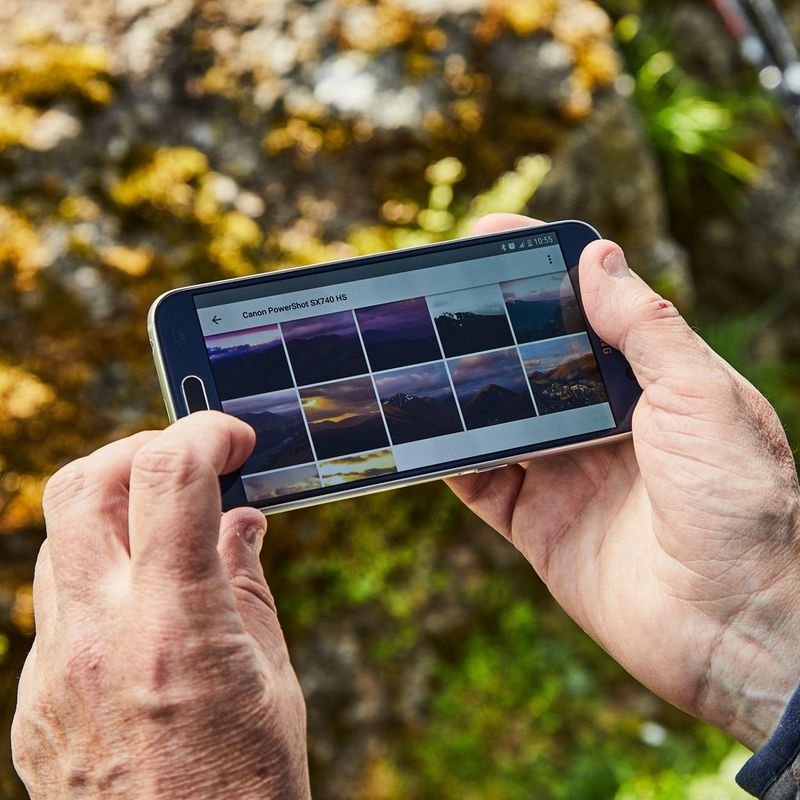 Canon PowerShot SX740 HS - Silver photo syned on a mobile phone