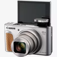 Canon PowerShot SX740 HS Lite Edition – Silber Produkt Vorderansicht mit ausgeklapptem Blitz
