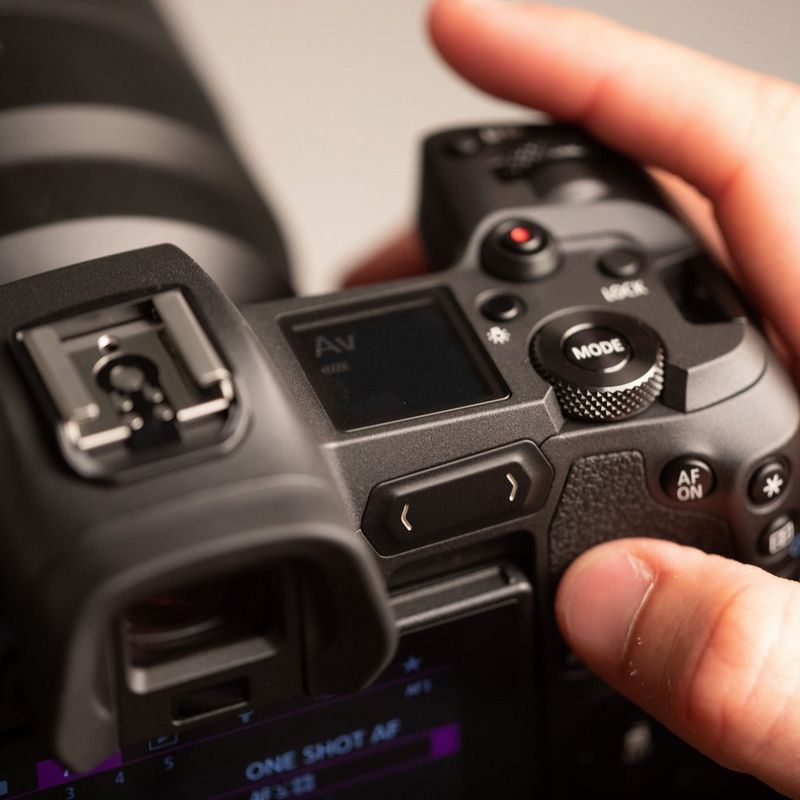 Canon EOS R Body + Mount Adapter EF-EOS R Using the Multi-Function Touch Bar