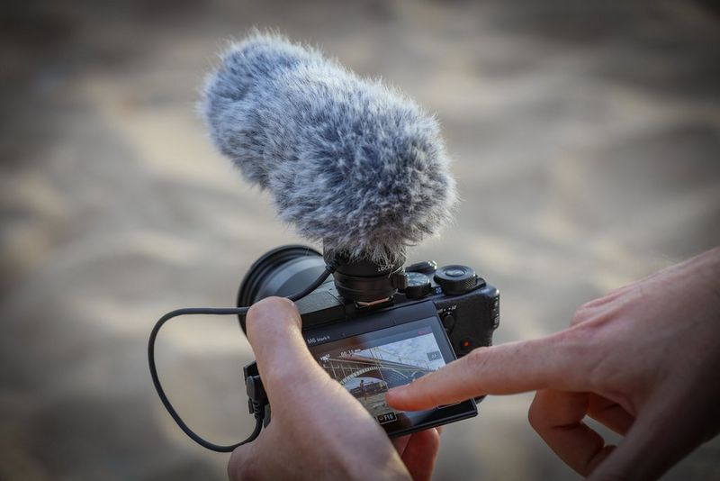 Canon EOS M6 Mark II Interchangeable Lens Video Conferencing Kit Recording a Video Using the Tilt-Up Screen and an External Microphone