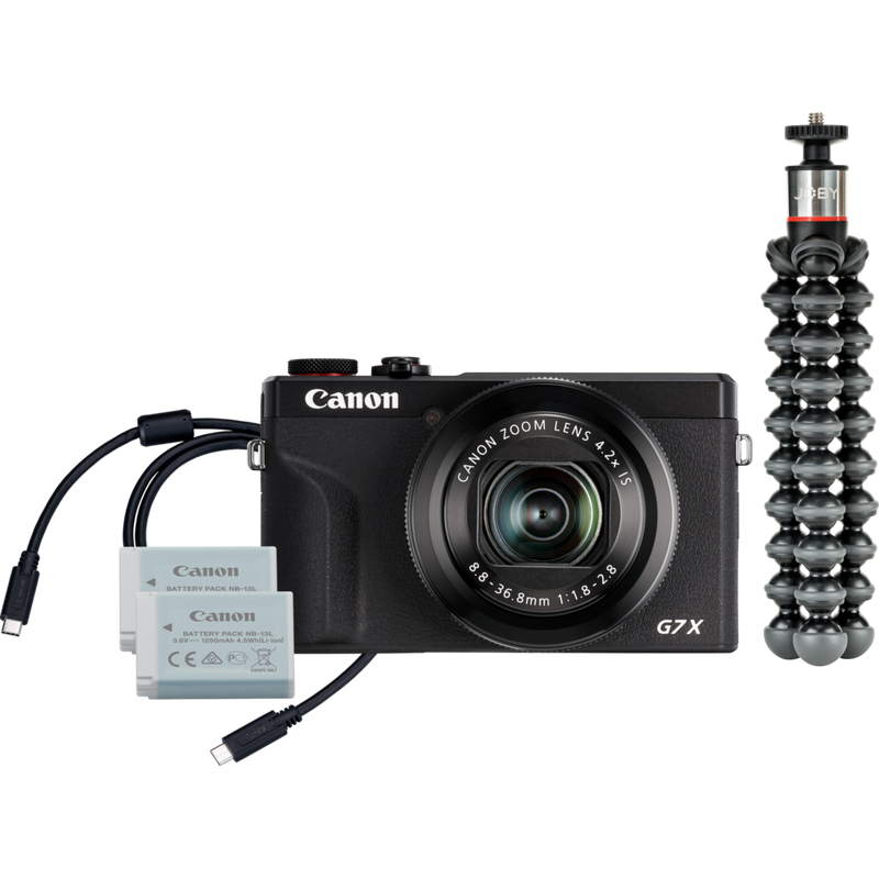 Canon PowerShot G7 X Mark III kompaktes Videokonferenz-Kit Produkt Vorderansicht der Kamera mit Stativ, Kabel und Akku