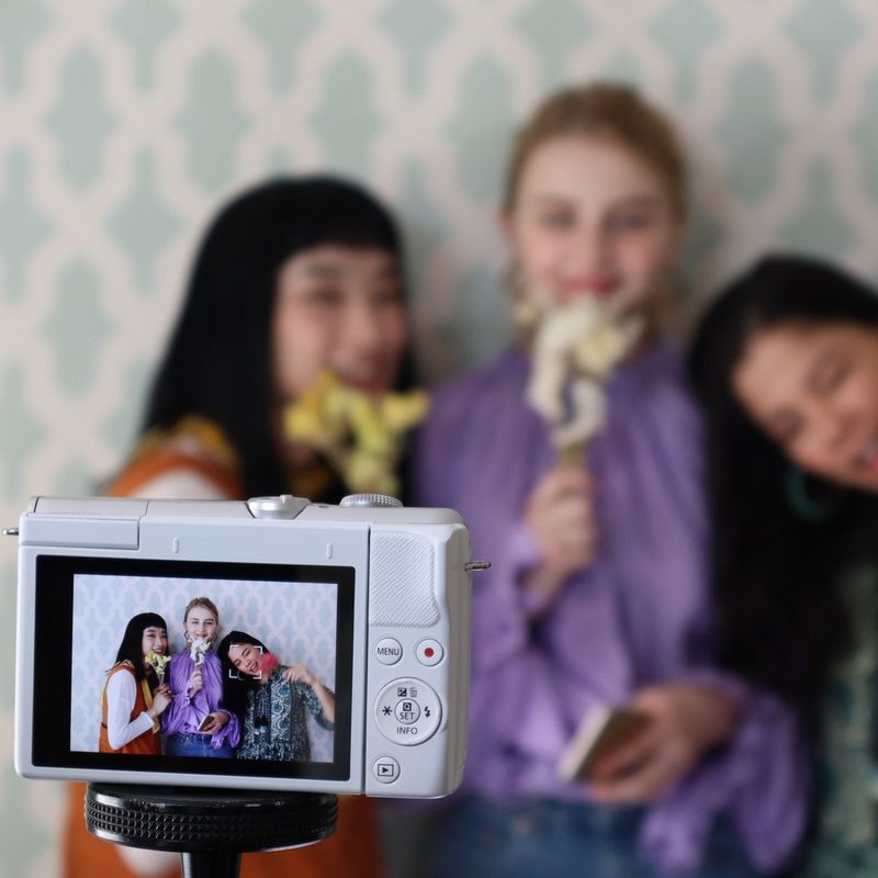 Canon EOS M200 Body - White + EF-M 15-45mm Silver Three Women Taking a Selfie