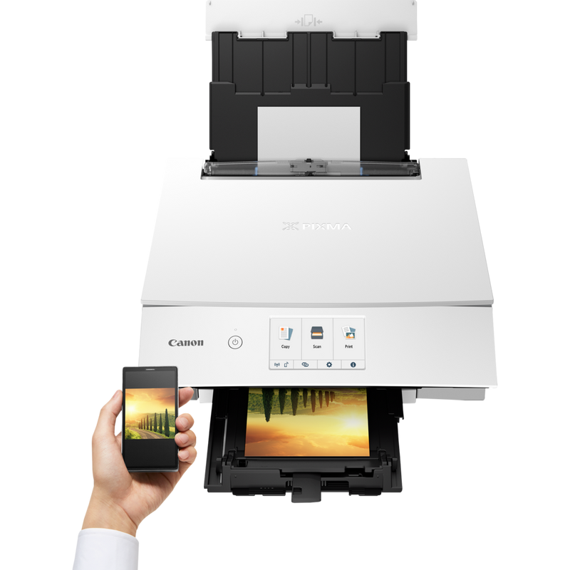 Canon PIXMA TS8351 Wireless Colour All in One Photo Printer, White Produkt Sett forfra med en person som skriver ut fra en smarttelefon