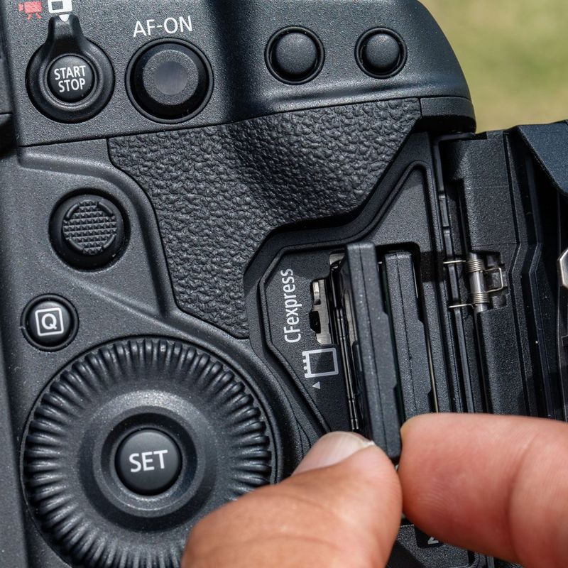 2 Capuchons Protection Ports Pour Canon EOS 1D Mark III / 1DS Mark III - Noir, Plastique - Anti-Poussière