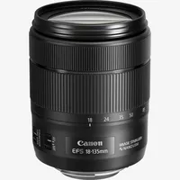 Canon EOS 850D + objectif EF-S 18-135mm f/3.5-5.6 IS USM Produits Vue avant de l'objectif