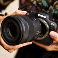 Canon RF 85mm F2 Macro IS STM Lens Attaching the Lens to a Camera
