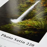 Hahnemühle Sustainable Photo Satin Paper 220 gsm, A3, 25 Sheets Product Vista inclinada de papel