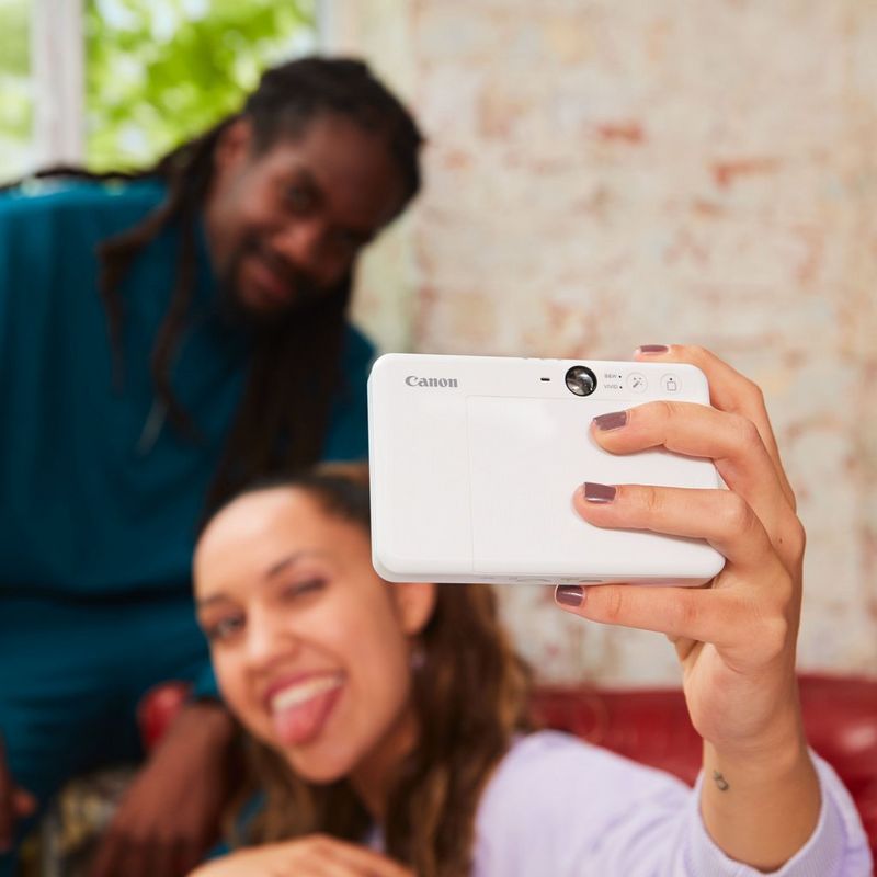 Canon Zoemini S2 Instant Camera Colour Photo Printer, Pearl White Couple clicking a selfie