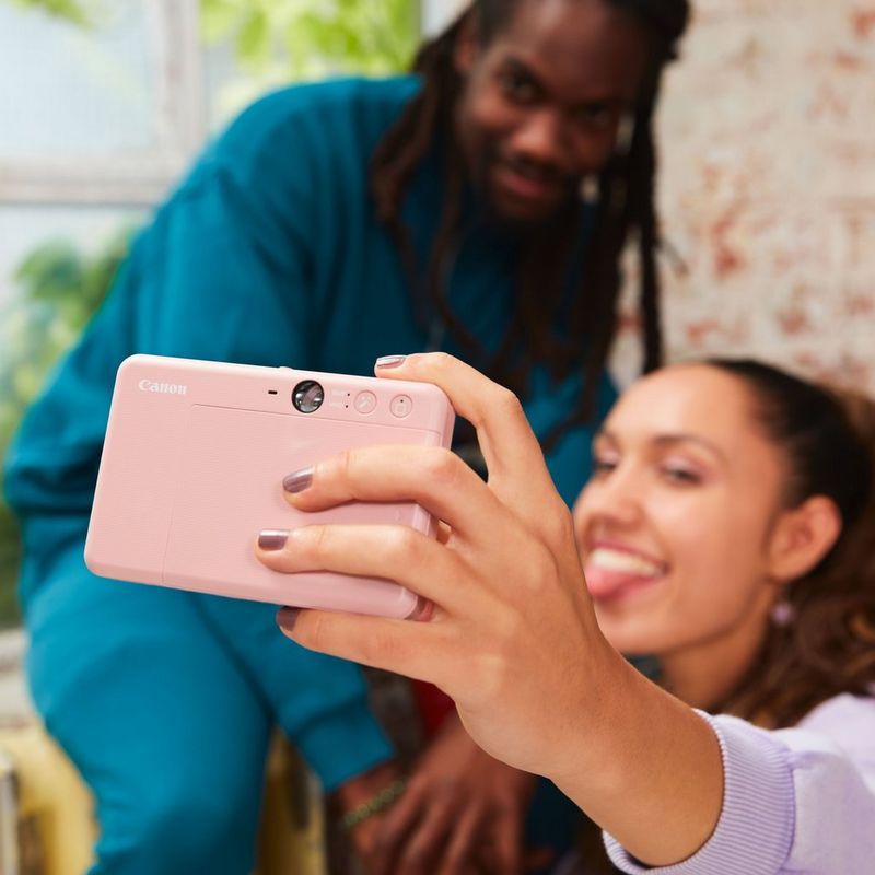 Canon Zoemini S2 Instant Camera Colour Photo Printer, Rose Gold + Diary + Pouch Couple clicking a selfie