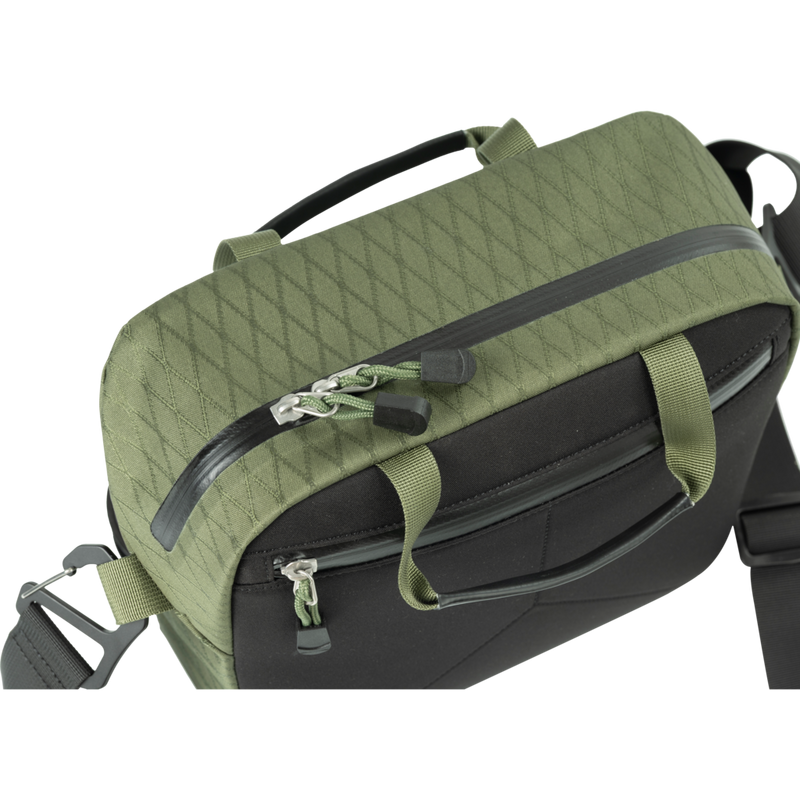 4546V329_Shoulder-Bag-9L-Green_05