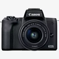 Appareil photo hybride Canon EOS M50 Mark II noir + objectif EF-M 15-45mm f/3.5-6.3 IS STM graphite Produits Vue avant avec l'objectif fixé à l'appareil photo