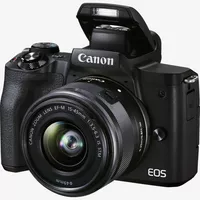 Appareil photo hybride Canon EOS M50 Mark II noir + objectif EF-M 15-45mm f/3.5-6.3 IS STM graphite Produits Vue diagonale avec flash intégré