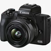 Appareil photo hybride Canon EOS M50 Mark II noir + objectif EF-M 15-45mm IS STM + objectif EF-M 55-200mm IS STM Produits Vue diagonale avec l'objectif 14-45mm