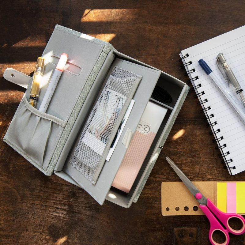 Étui pour imprimante photo compacte Canon DCC-SP1 0 Vue dégagée avec stylos et ciseaux