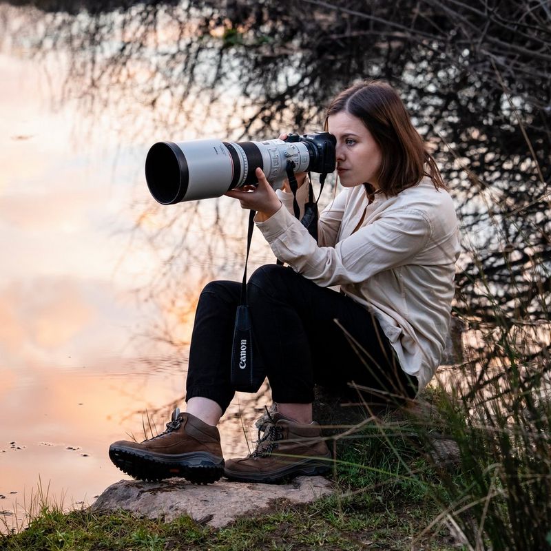 Canon EOS R7 Mirrorless Camera + RF-S 18-150mm F3.5-6.3 IS STM Lens Woman taking a photo