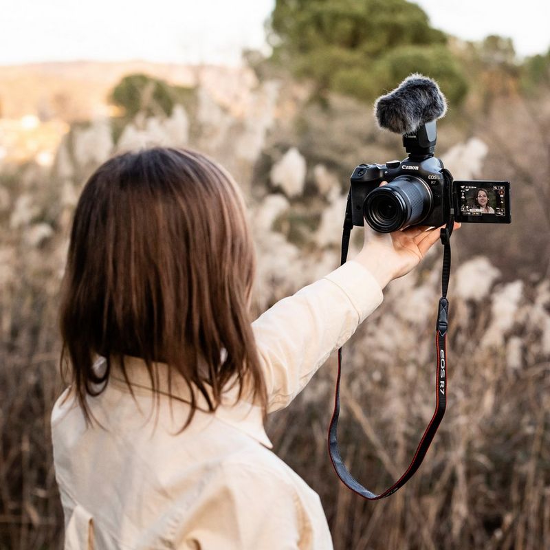Canon EOS R7 Mirrorless Camera Body user vlogging