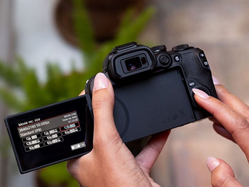 Canon EOS R10 Hybride APS-C + Objectif RF 85mm F/2.0 Macro STM | Kit Photo Pro Avec WiFi