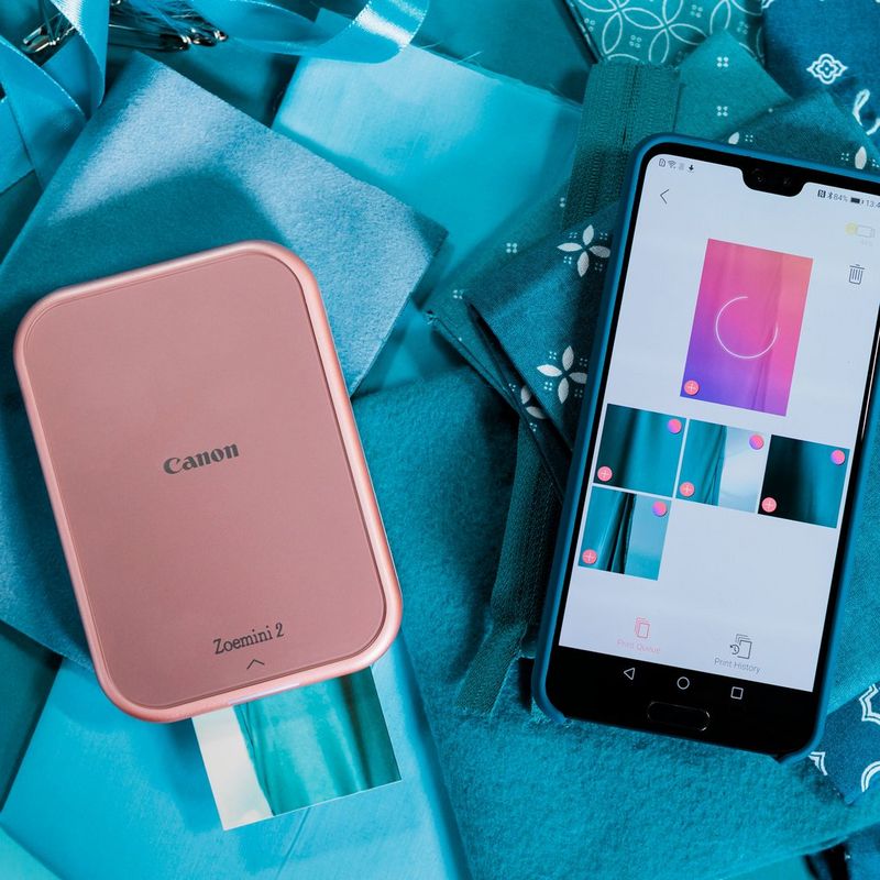 Imprimante photo couleur portable Canon Zoemini 2, rose doré Mobile placé à côté du produit