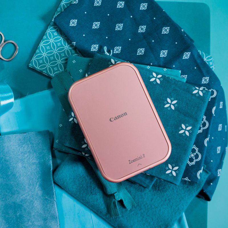 Imprimante photo couleur portable Canon Zoemini 2, bleu marine + papier  photo ZINK™ 5 × 7,6 cm (20 feuilles) + papier autocollant circulaire ZINK™  3,3 cm (10 feuilles) dans Imprimantes Wi-Fi — Boutique Canon France