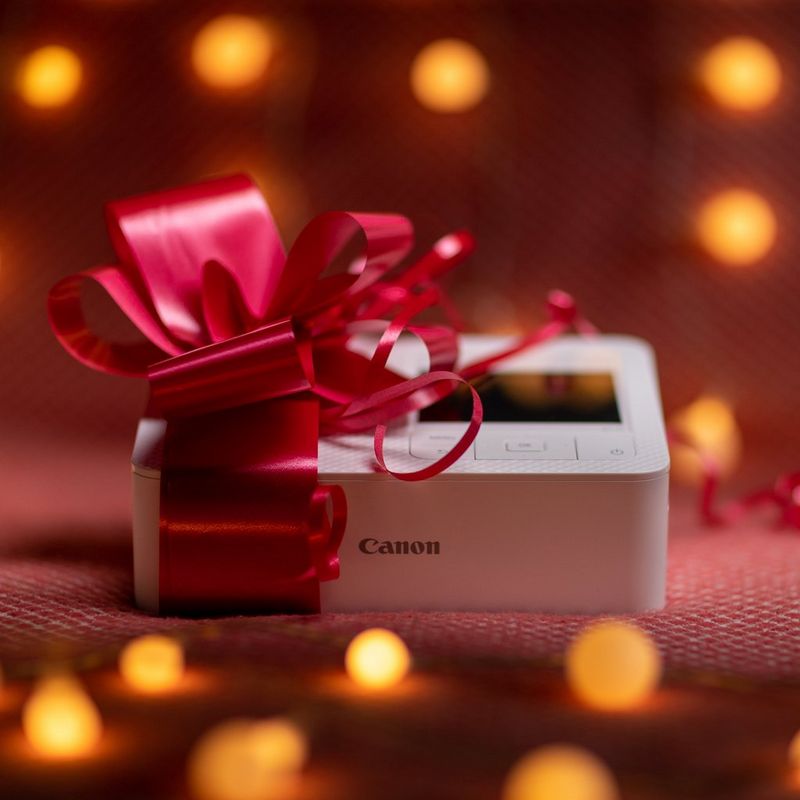 Tuotteeseen on sidottu punainen nauha