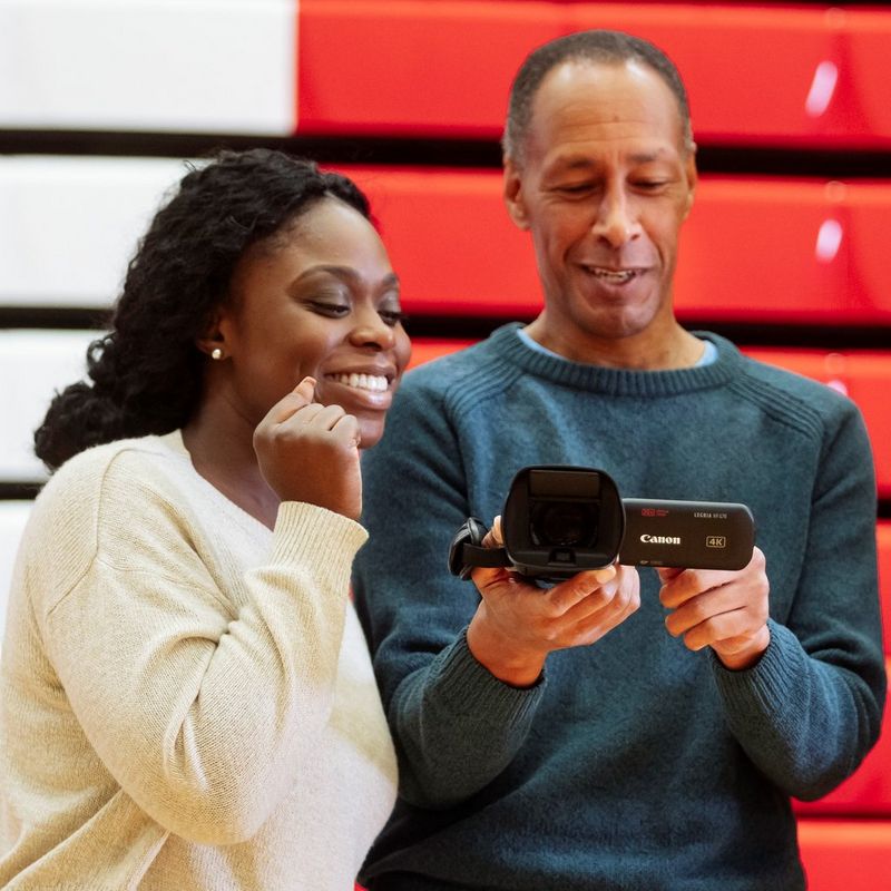 Mann og kvinner som bruker produktet