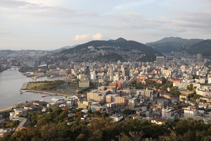 5823C005_RF-24-50mm-F4.5-6.3-IS_02_02