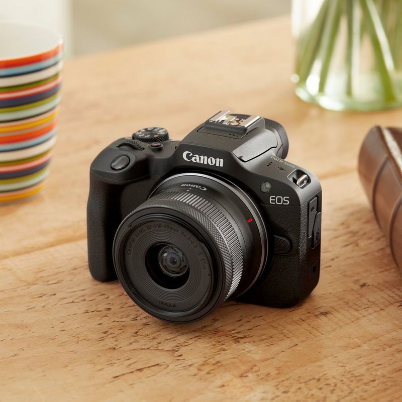 Canon EOS R100 Mirrorless Camera Product with lens on table