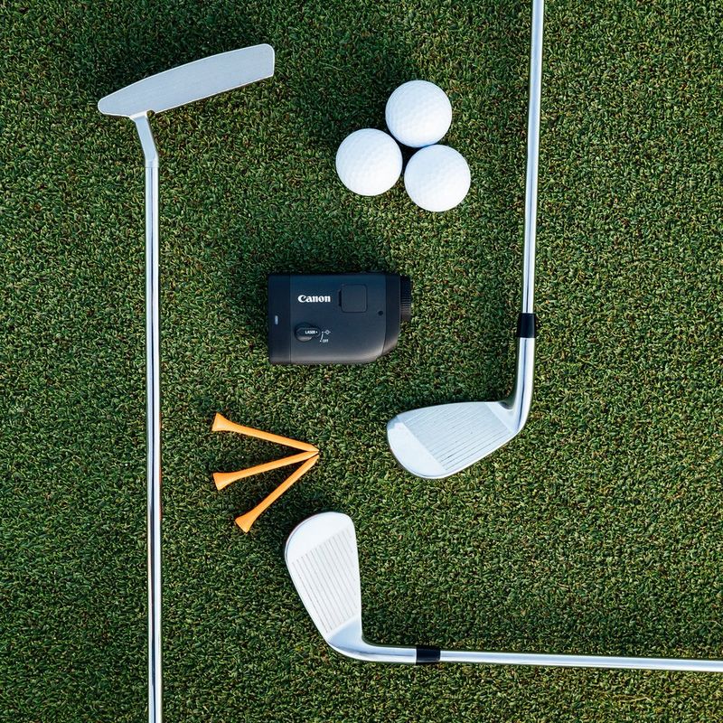 PowerShot GOLF Produkt mit Golfschlägern und -bällen