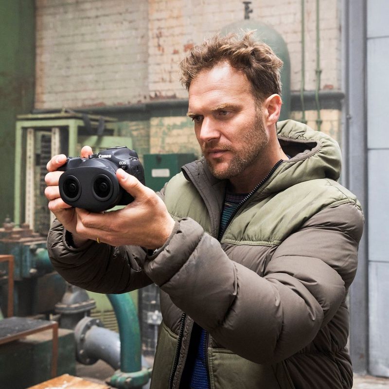 Canon RF-S 3.9mm F3.5 STM DUAL Fisheye Lens Man clicking a photo